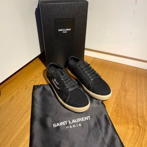 Saint Laurent skor 42 - Saint Laurent skor storlek 42. Helt oanvända 