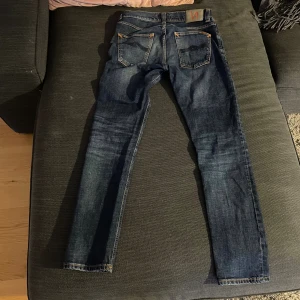 Vintage - Nudie Jeans - Fina vintage Nudie Jeans | Storlek: W29 L30 | Modell: Lean Dean | Färg: Dark Worn Navy
