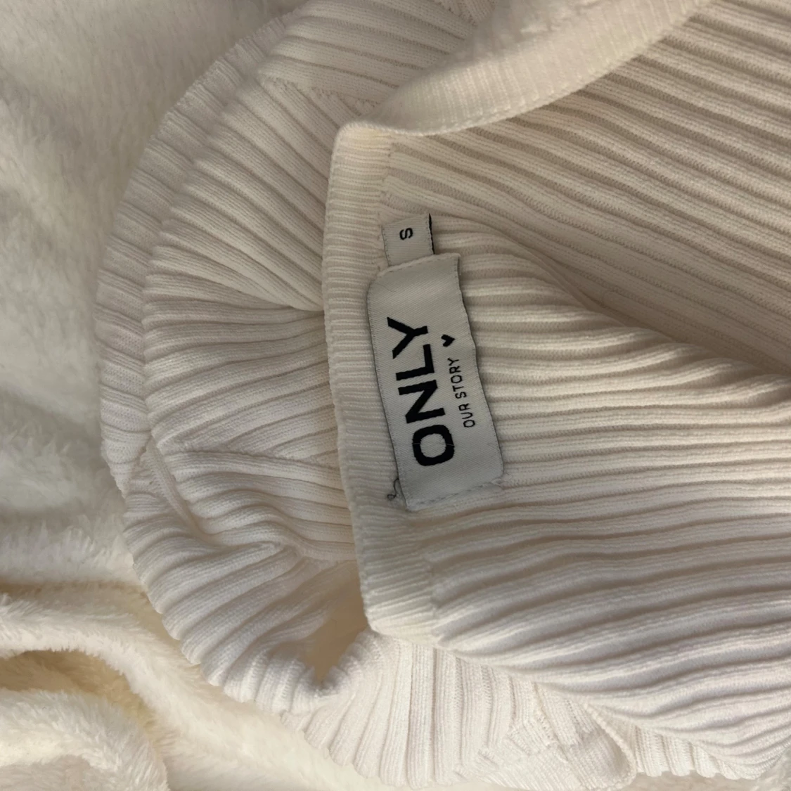 Vit ribbad tubtopp från ONLY - 1