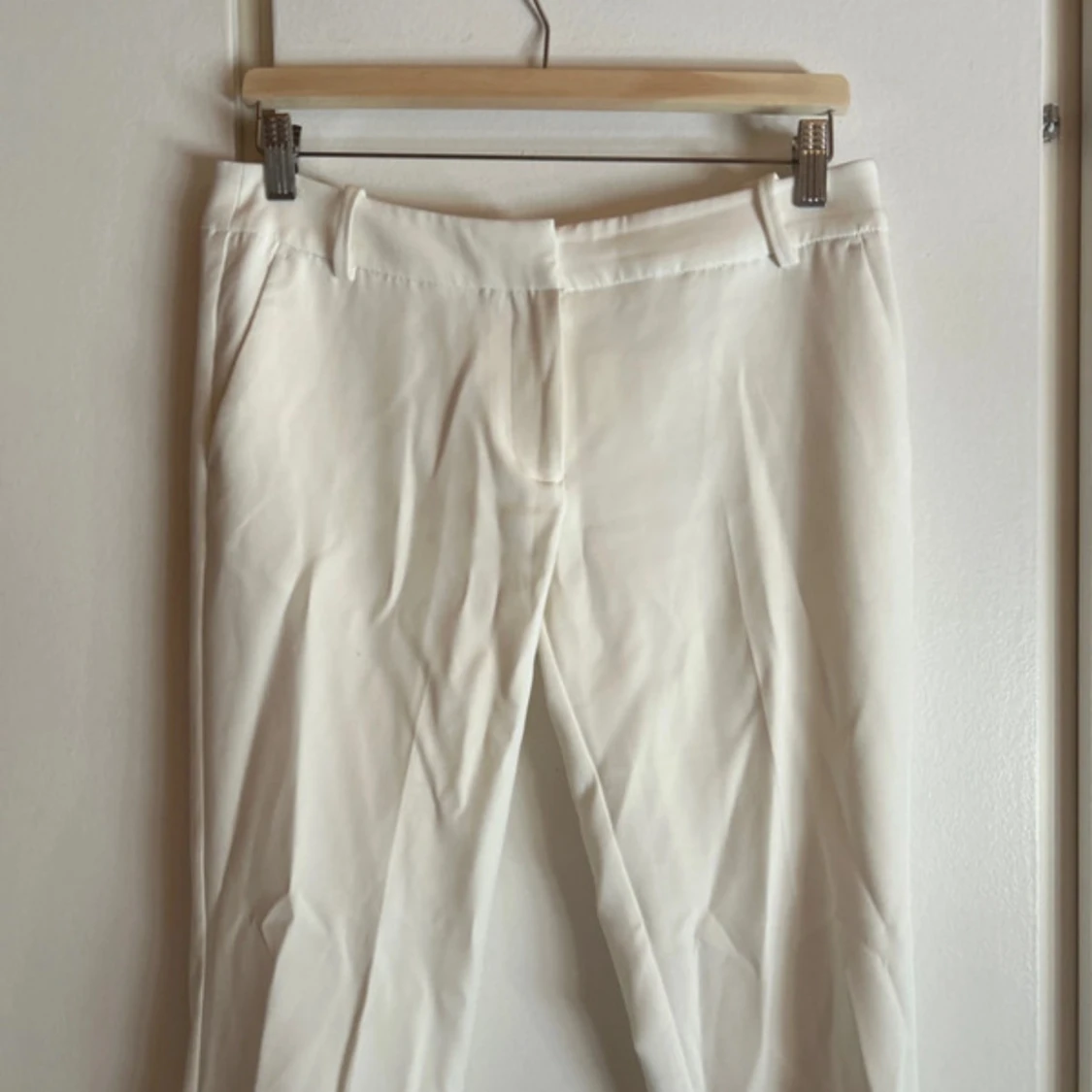 Vita kostymbyxor med raka ben - 1