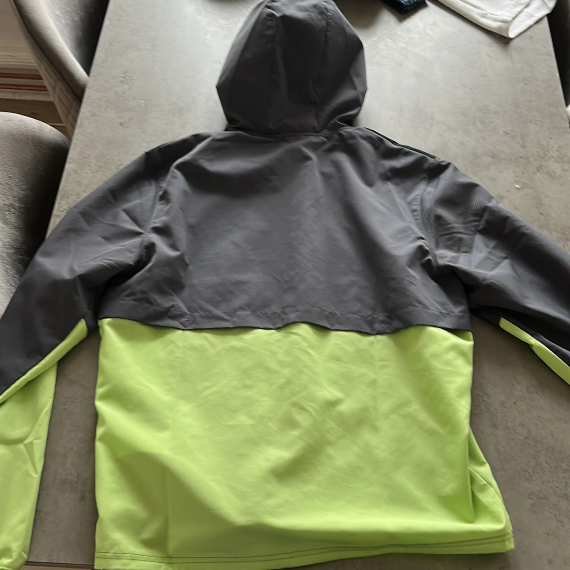 Under Armour vindjacka med huva - 1