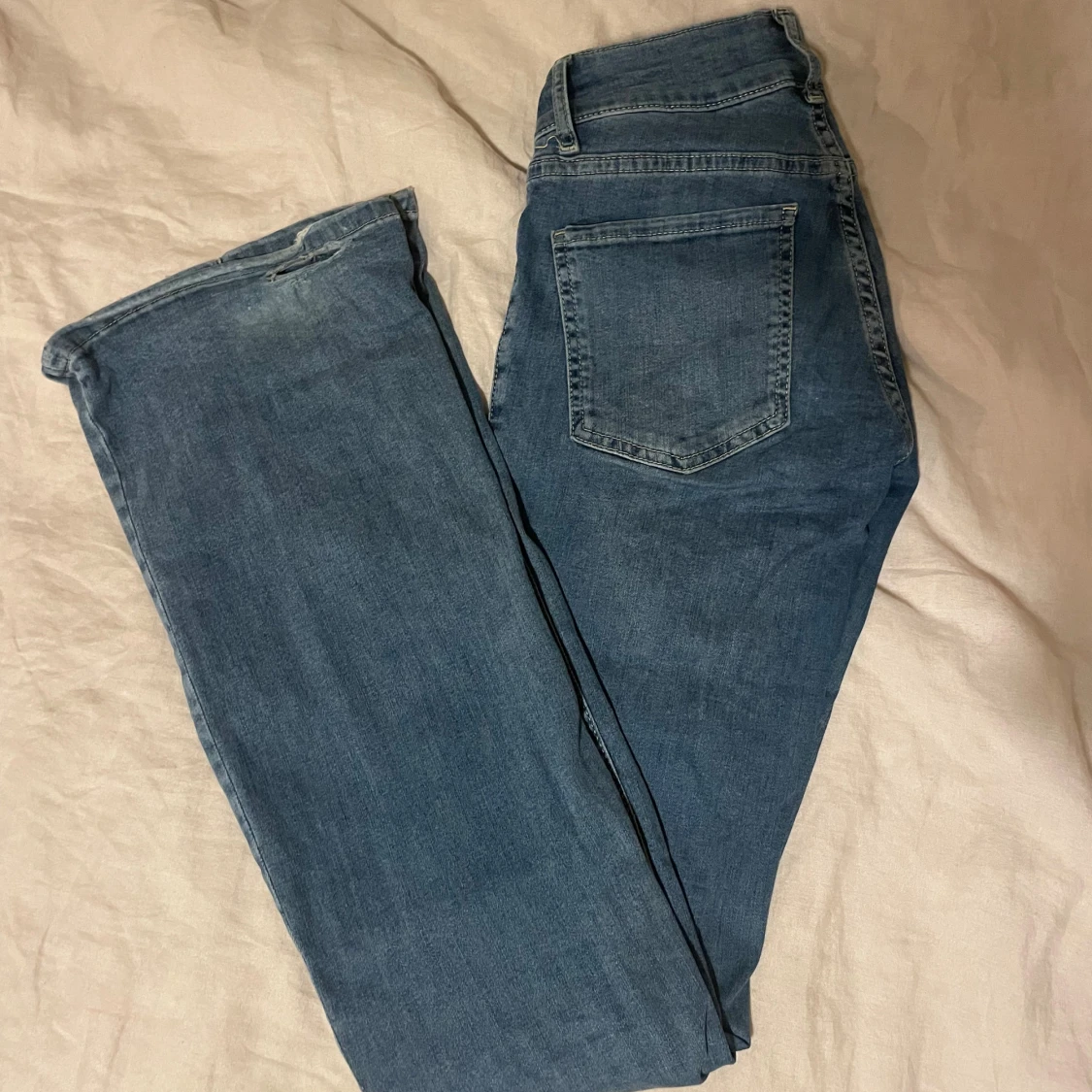 Blå jeans med fickor från Nelly - 1