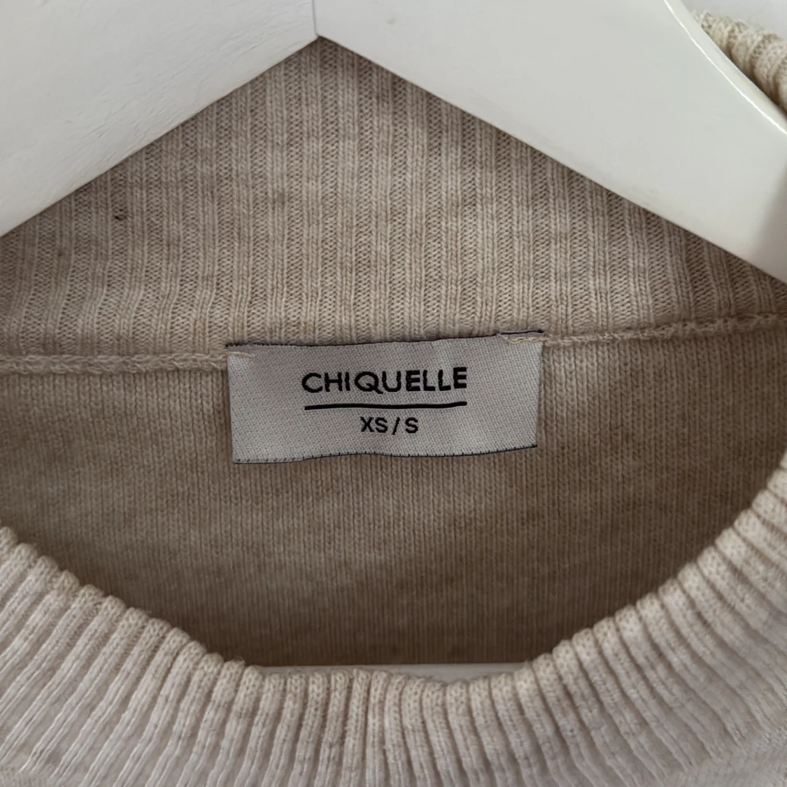 Beige stickad tröja från Chiquelle - 1