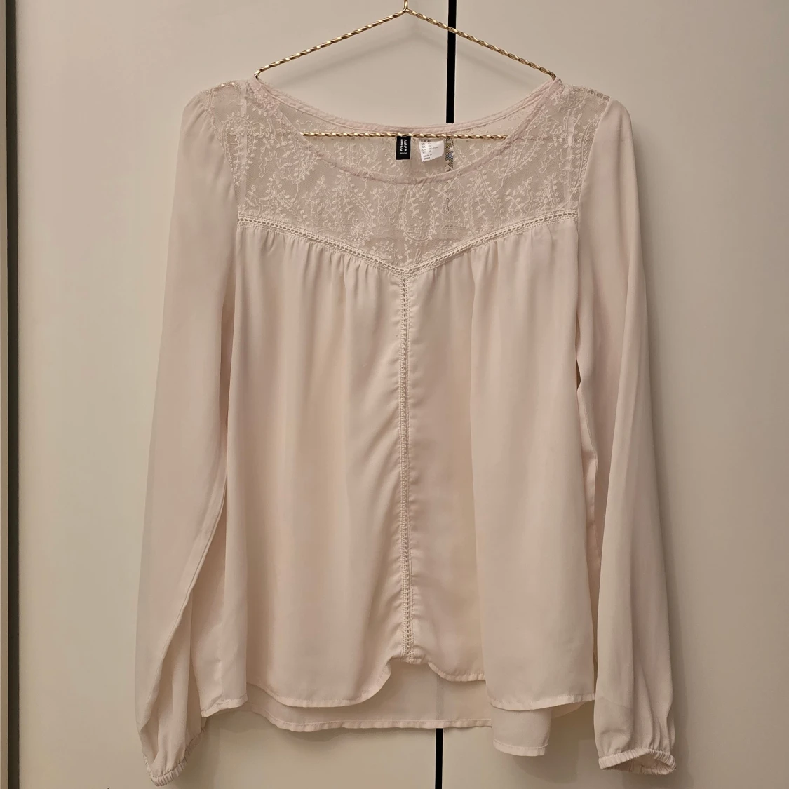 H&M crèmevit skir blus med spets