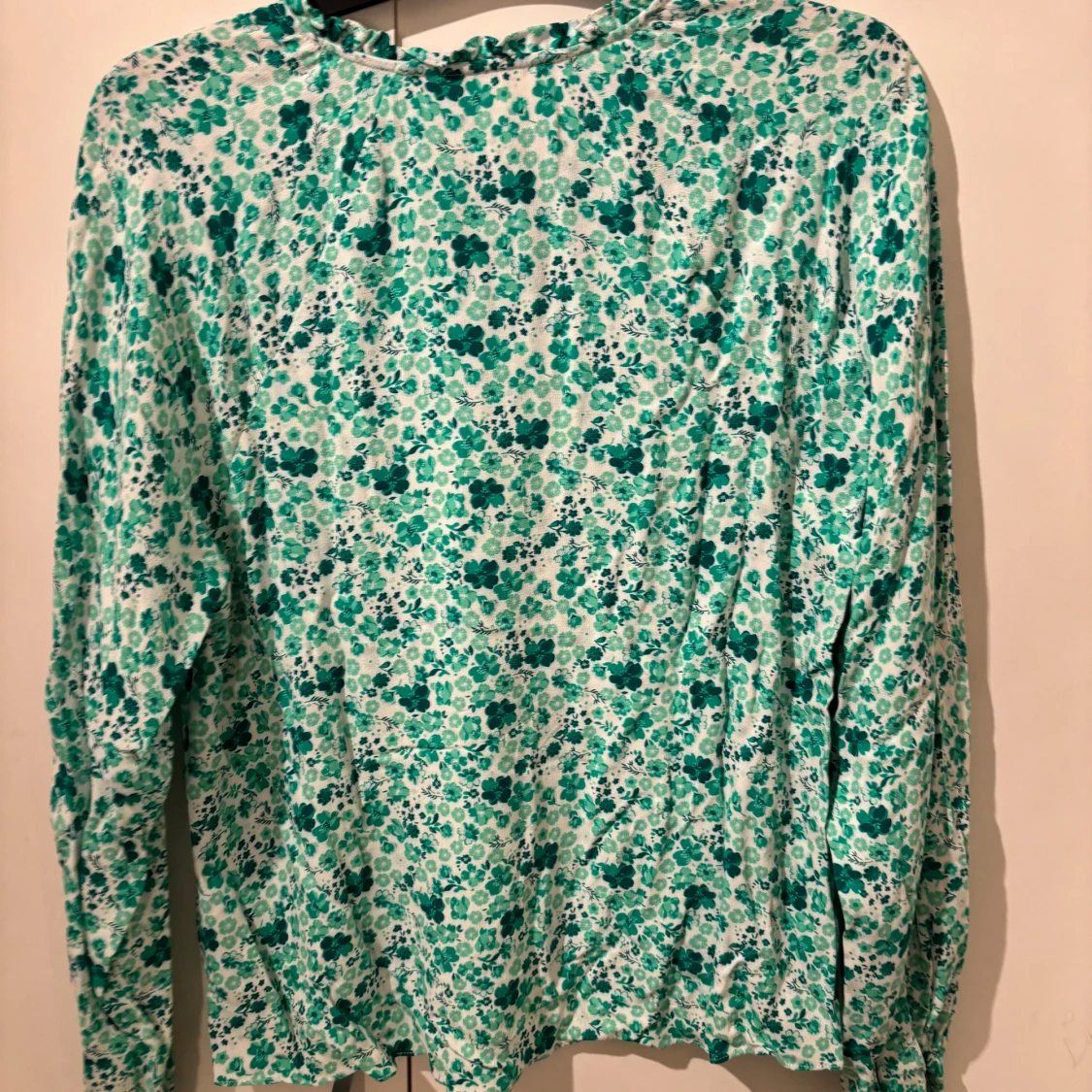 Blommig blus från Pernilla Wahlgren XS - 1