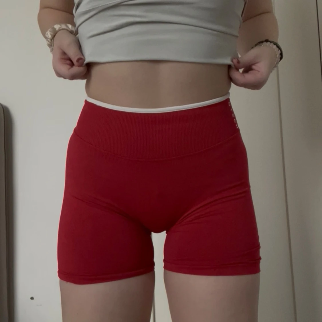 GTECH - Align Seamless Scrunch Shorts röd (S) - 1