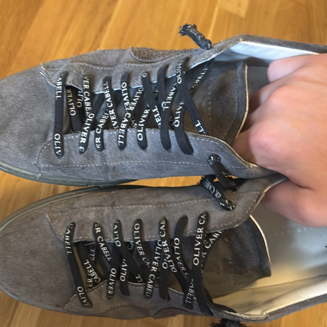 Grå mockasneakers från Oliver Cabell - 2