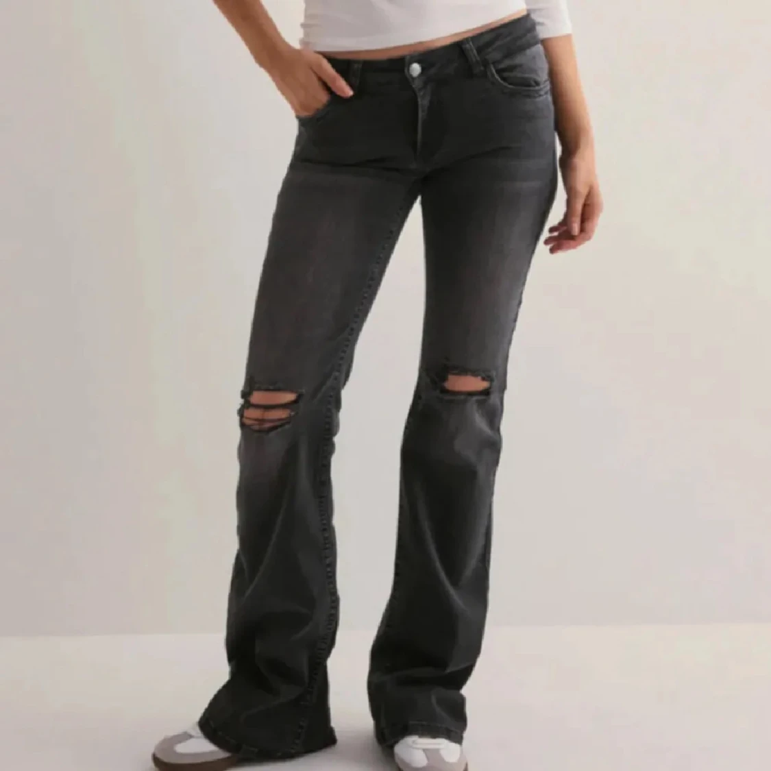 Svarta lågmidjade bootcut jeans 