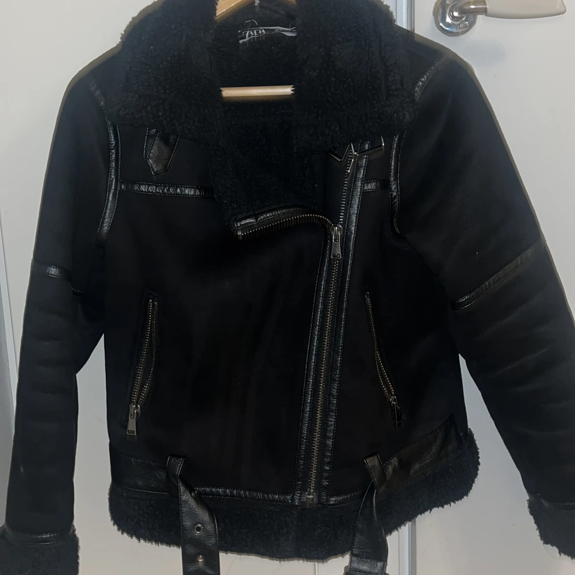 Svart teddyjacka från Zara