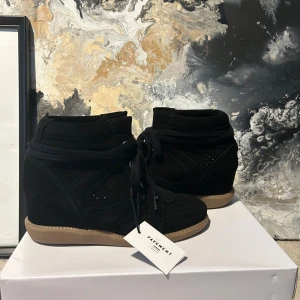 Svart pavement vibe sneakers  - Svarta vibe sneakers från Pavement. Helt oanvända, säljs pg fel storlek. Nypris 1699kr💞