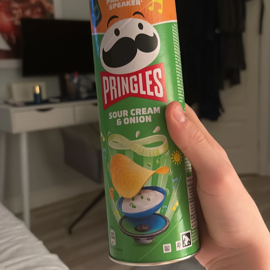 Säljer ett pringelsrör - 1