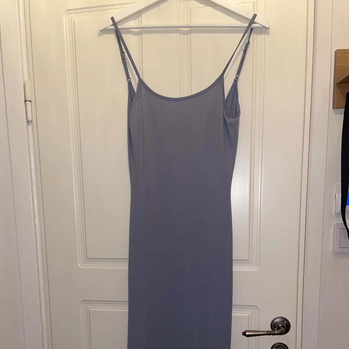 Ljusblå långklänning från Pull&Bear