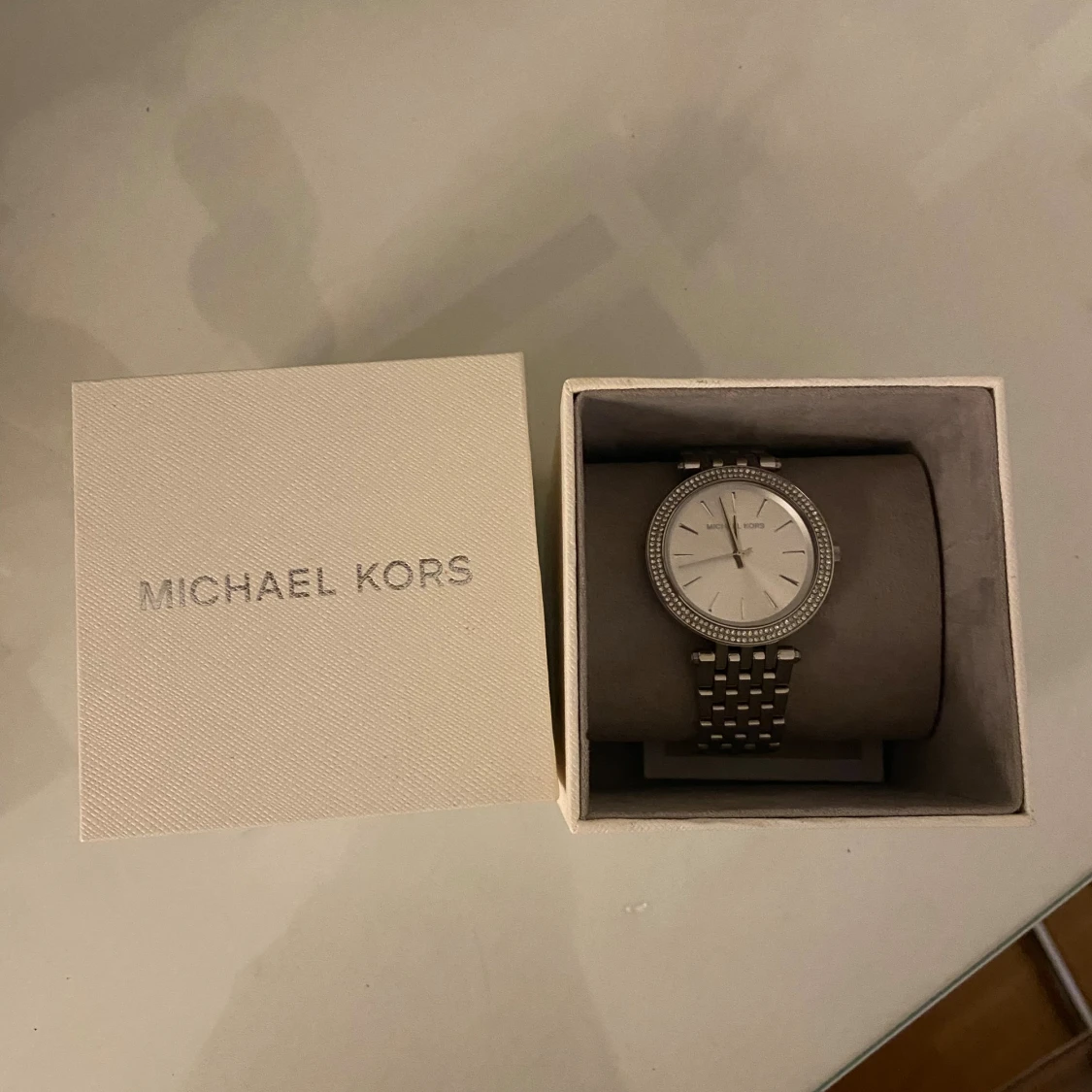 Silverklocka Michael Kors med stenar