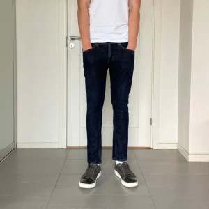 Dondup George Jeans  - Säljer nu dessa snygga Dondup George jeans, skriv för fler bilder/frågor🙌🏼