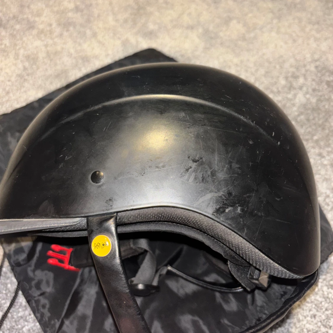 Svart ridhjälm från JH Collection - 3