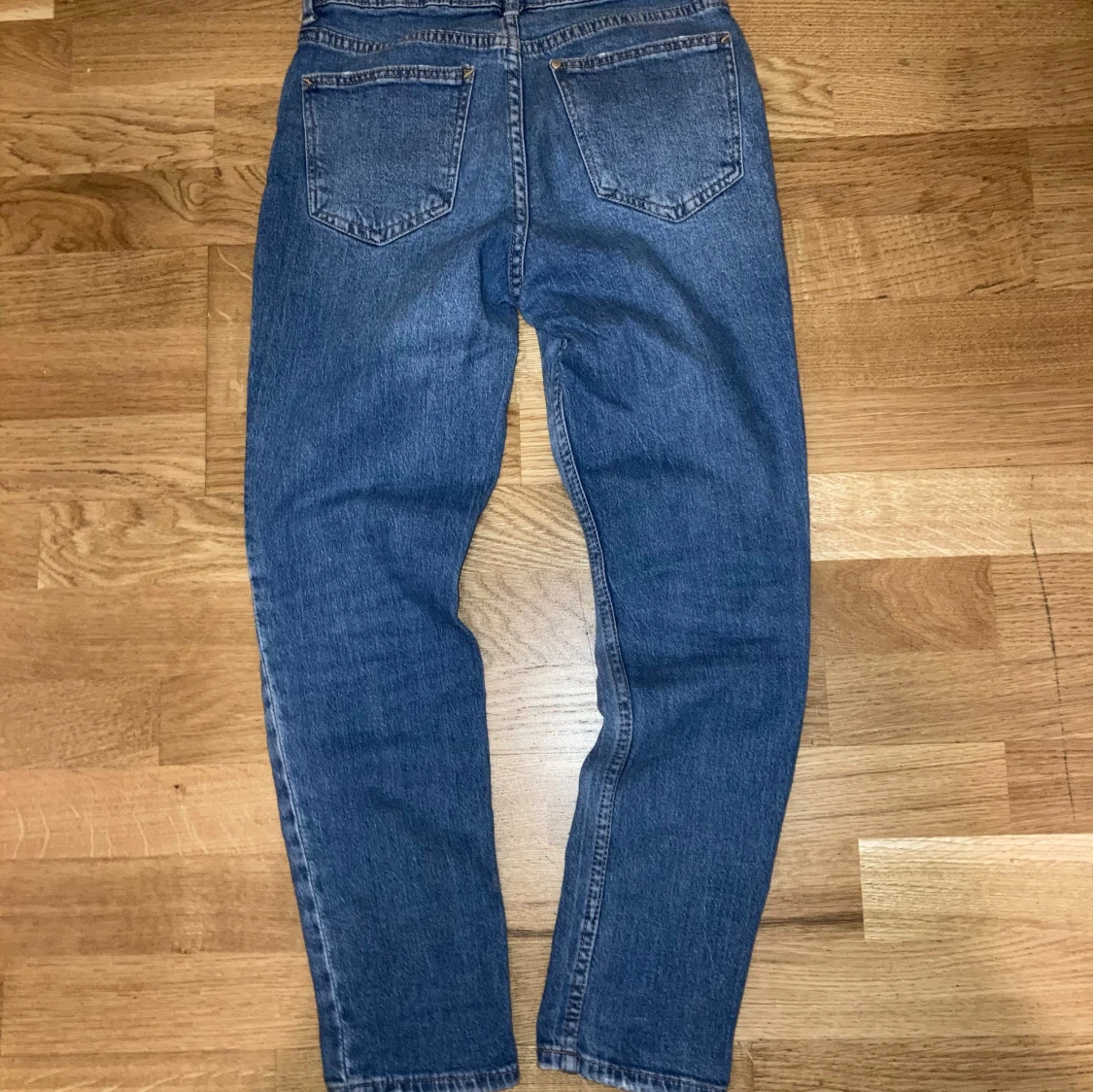 Blå slim fit jeans med slitningar - 4