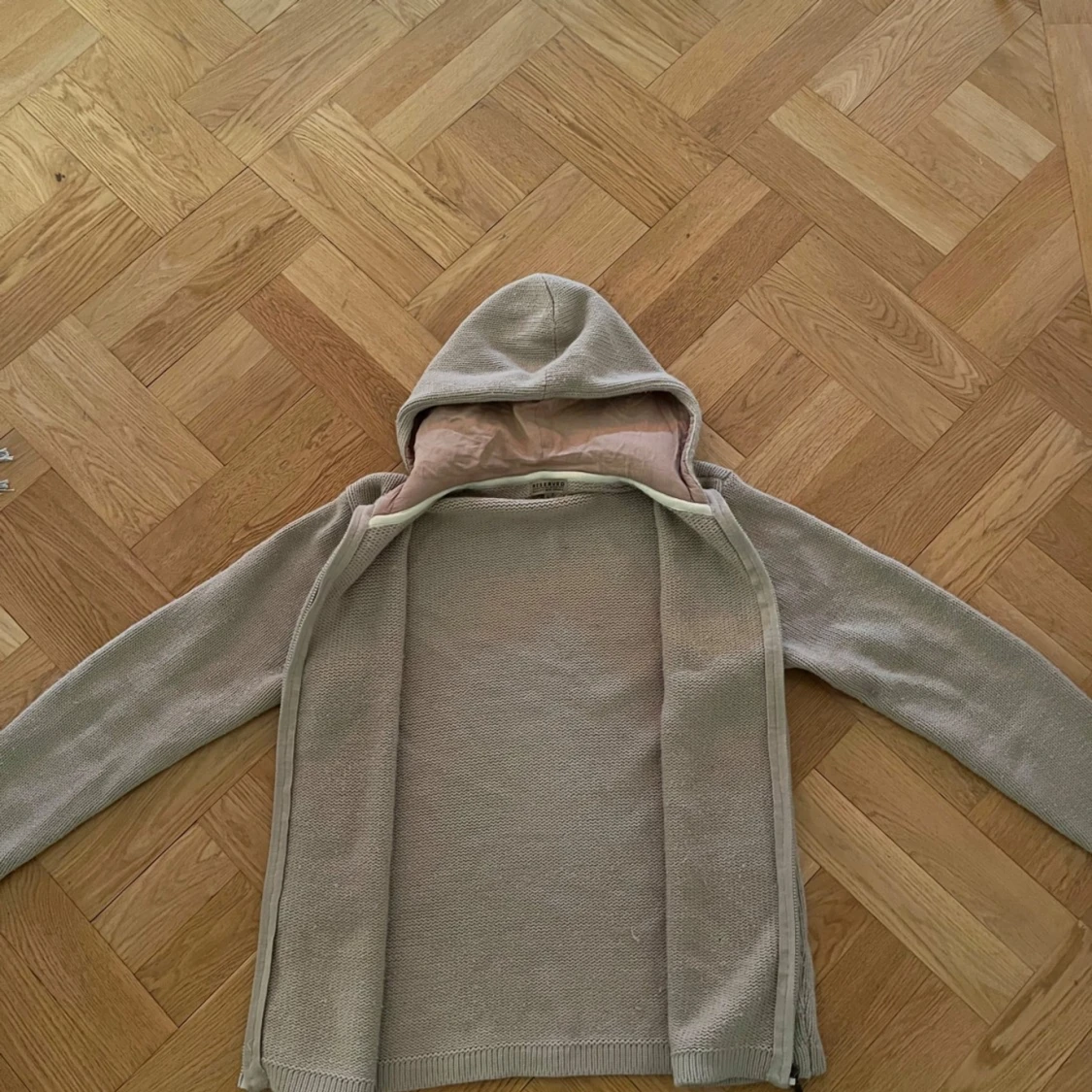 Beige stickad cardigan från Reserved - 2