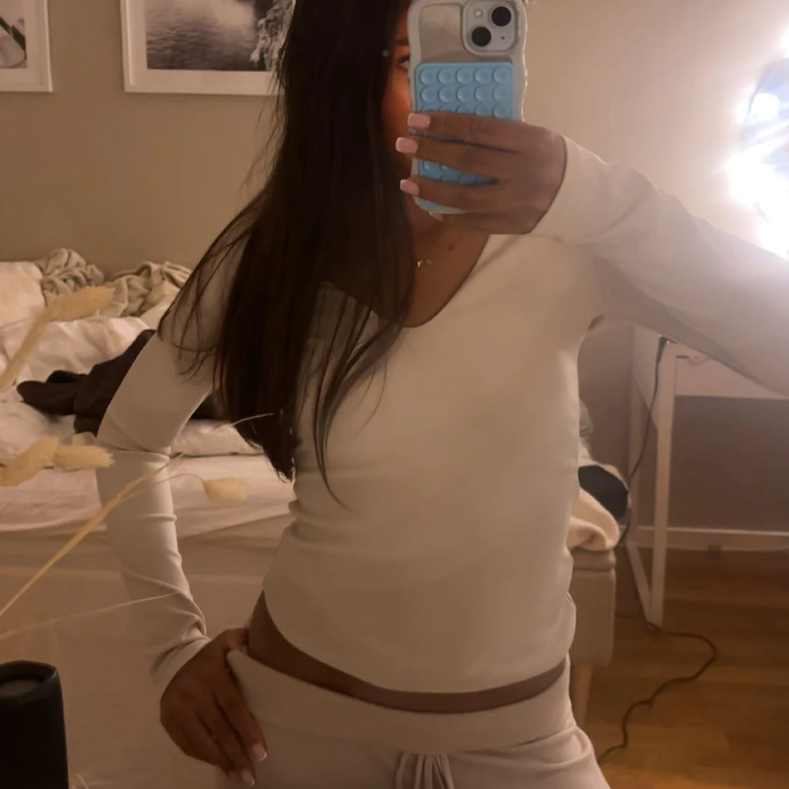 Vit långärmad topp med v-ringning