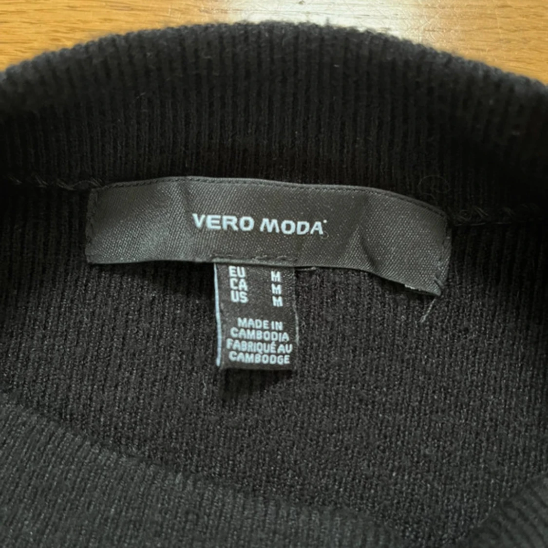 Svart stickad tröja från Vero Moda - 2