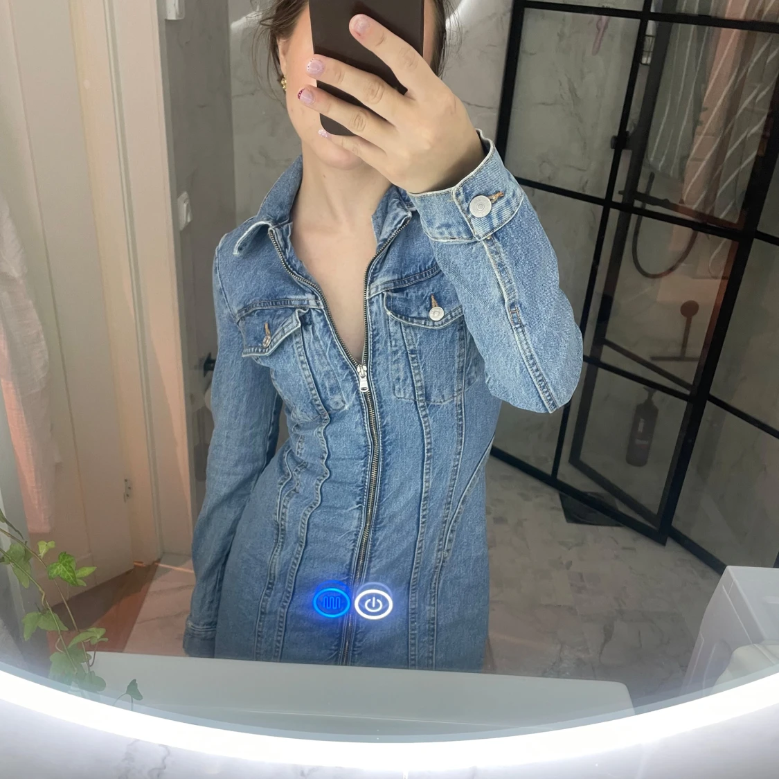 Kort jeansklänning med dragkedja - 2