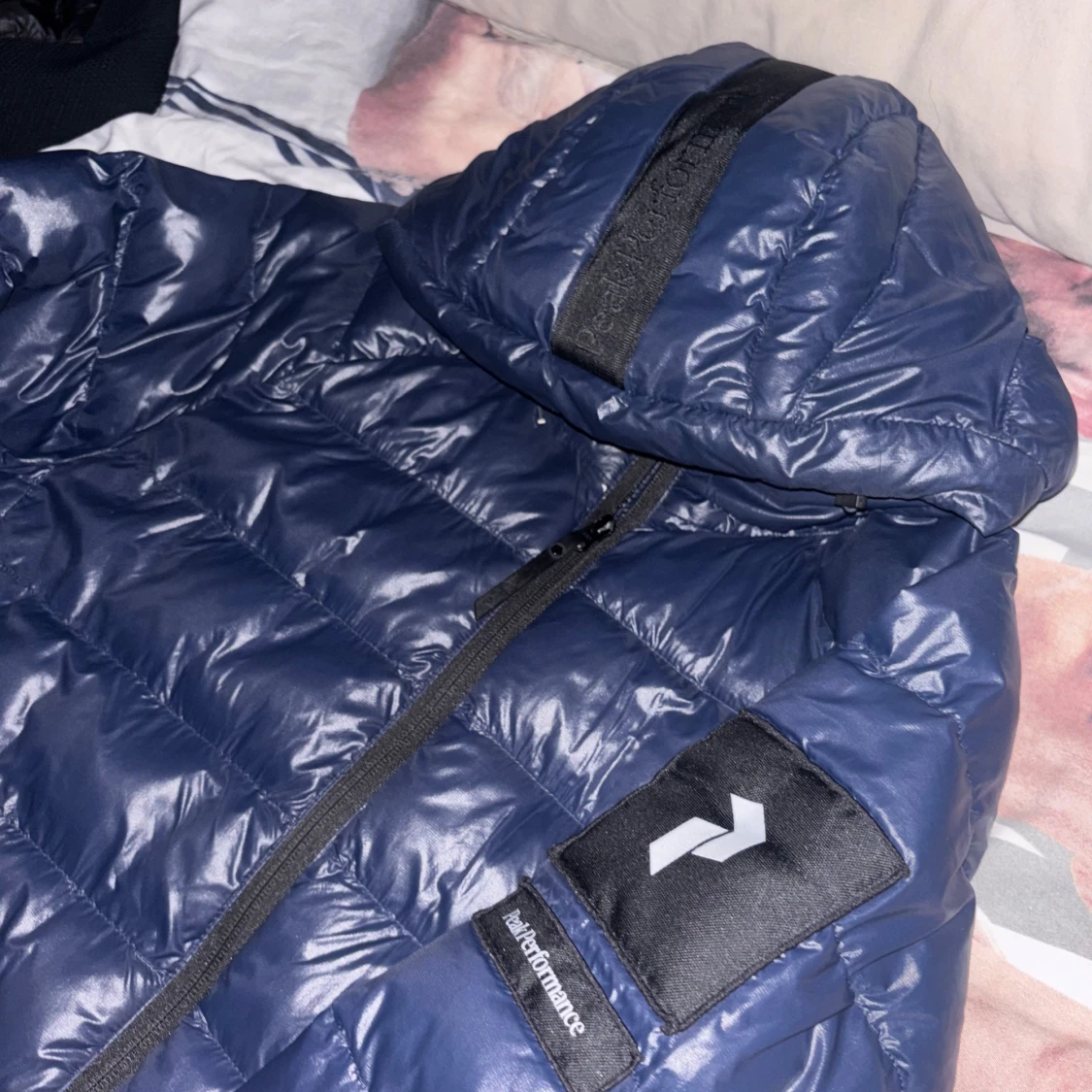 Mörkblå Peak Performance dunjacka - 1