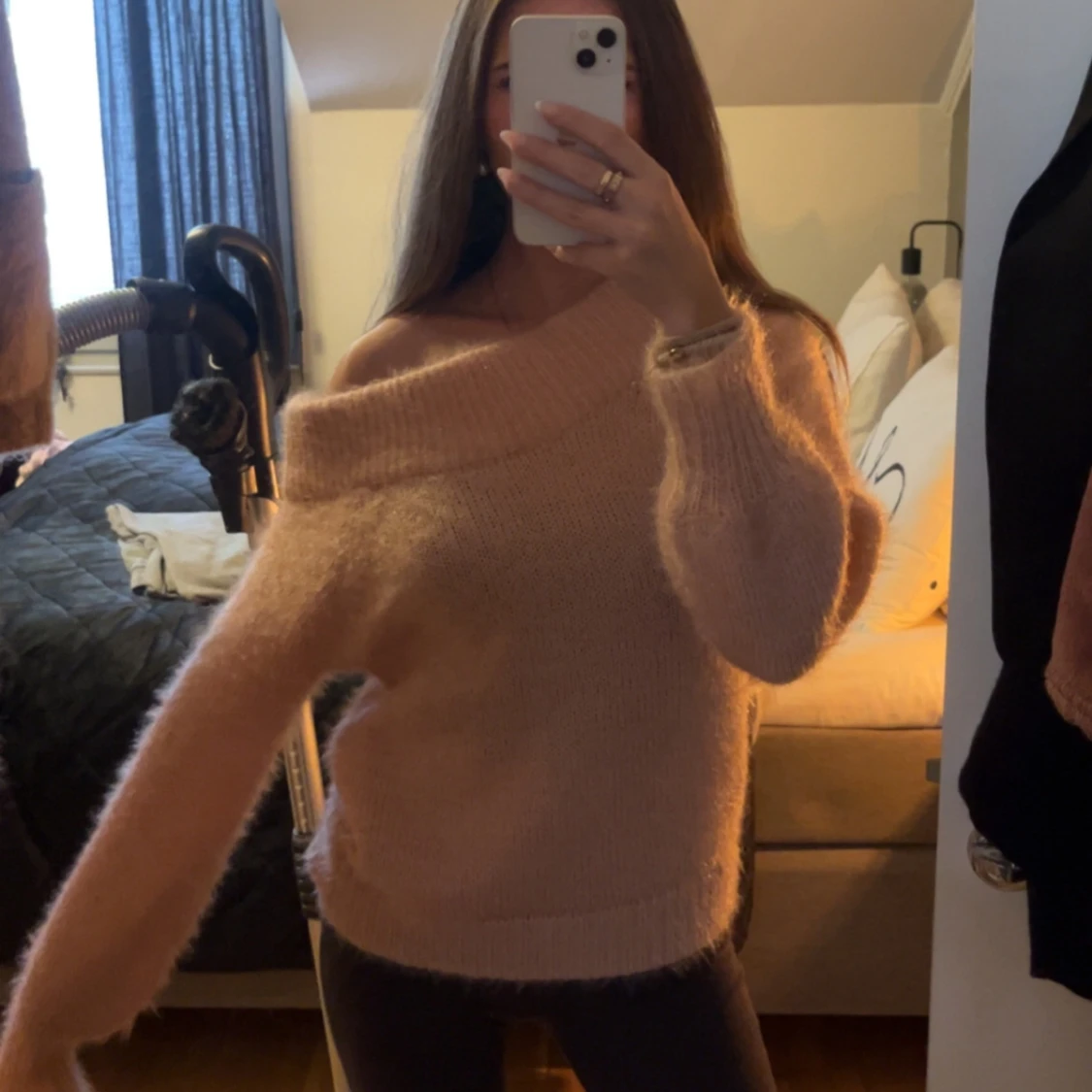 Ljusrosa offshoulder stickad tröja - 2