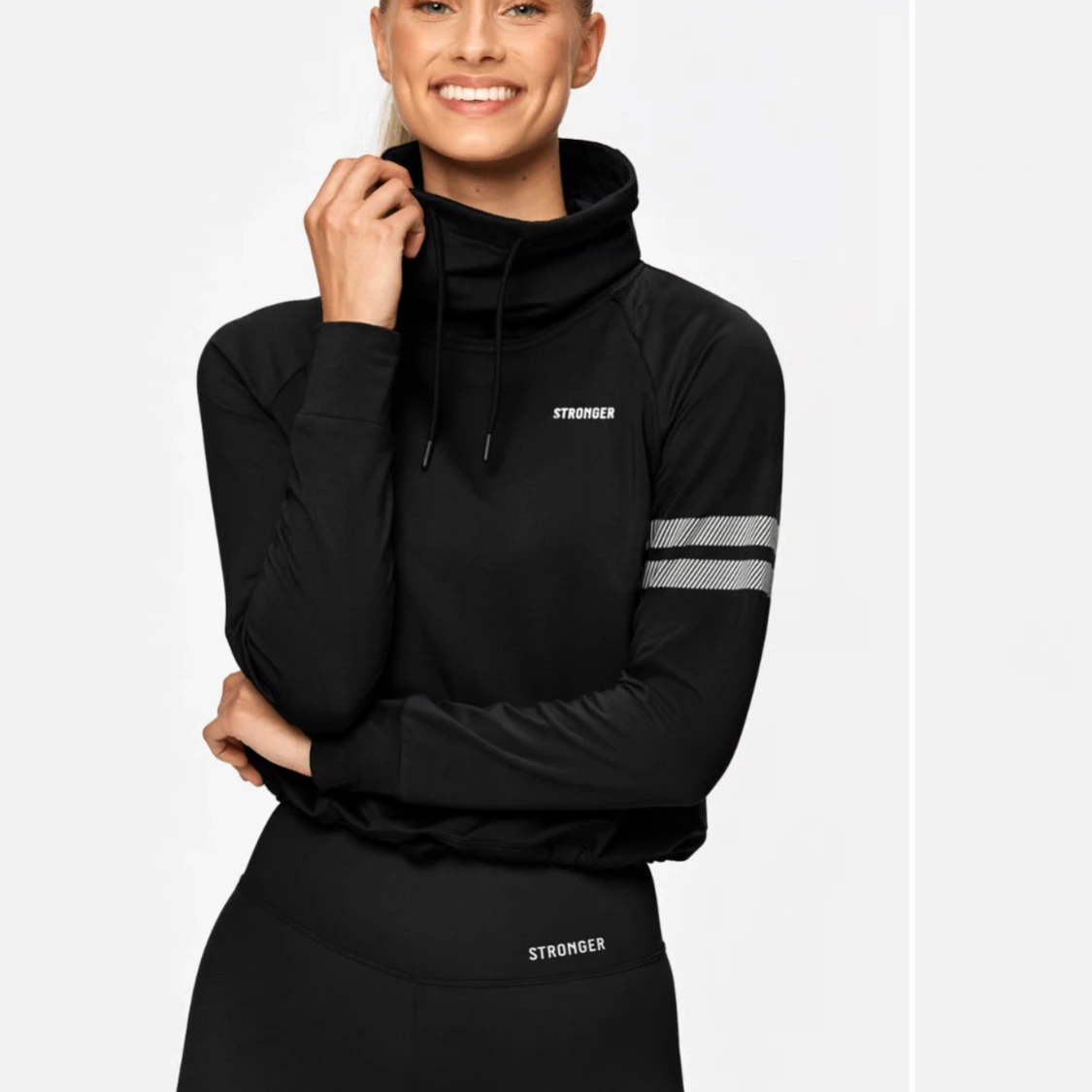 HELT NY Svart hoodie från Stronger  - 2