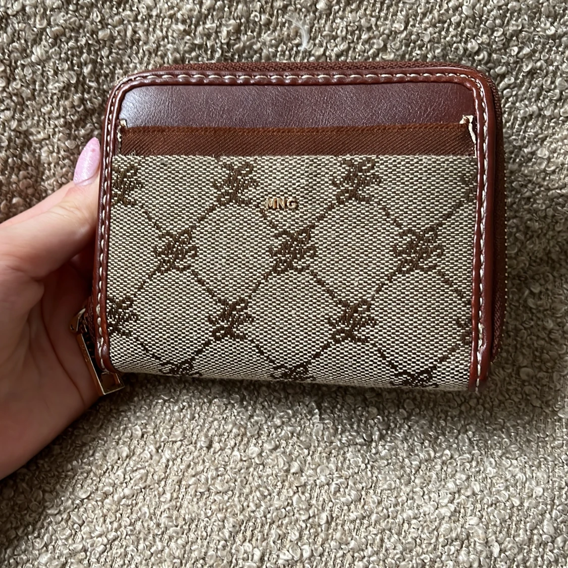 Brun och beige plånbok från MNG