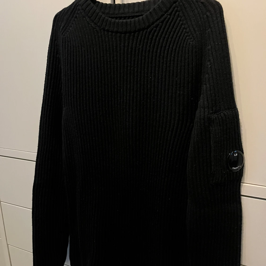 Svart stickad tröja från C.P. Company