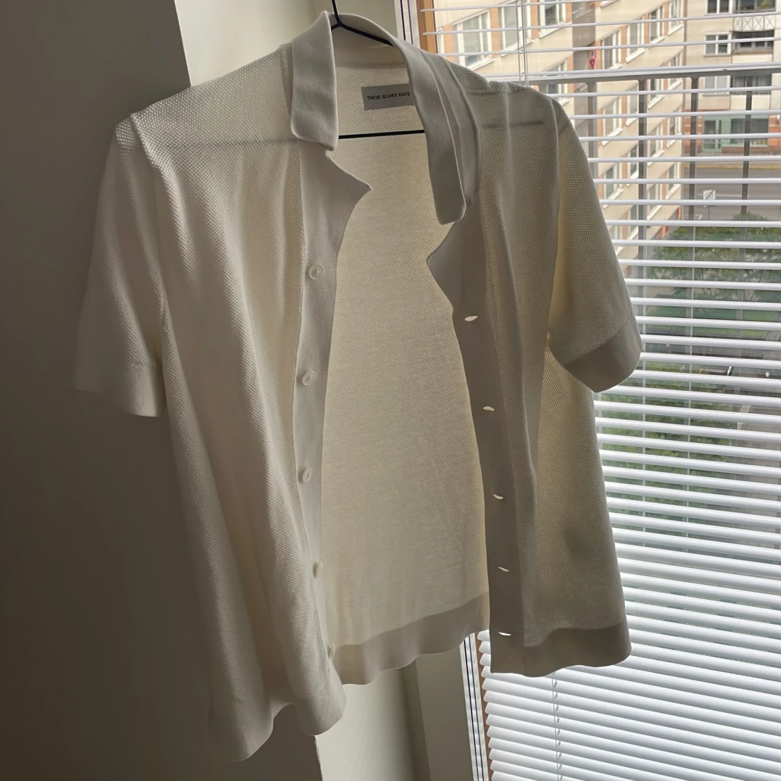 Vit kortärmad skjorta These Glory Days - 3