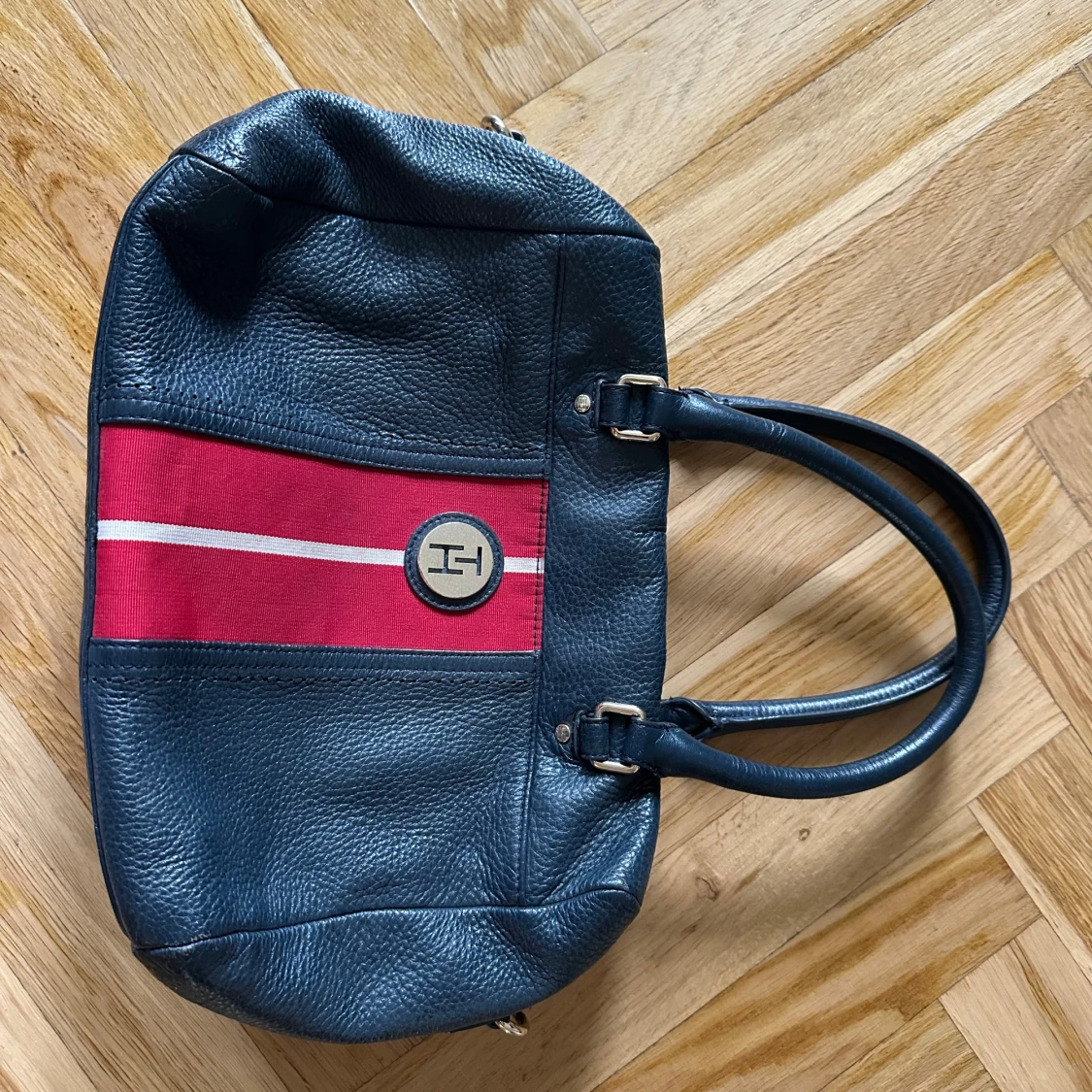 Tommy Hilfiger marinblå handväska - 1