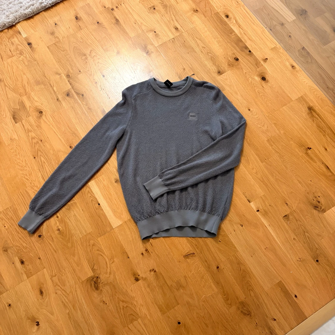 Grå tröja från Hugo Boss - 1