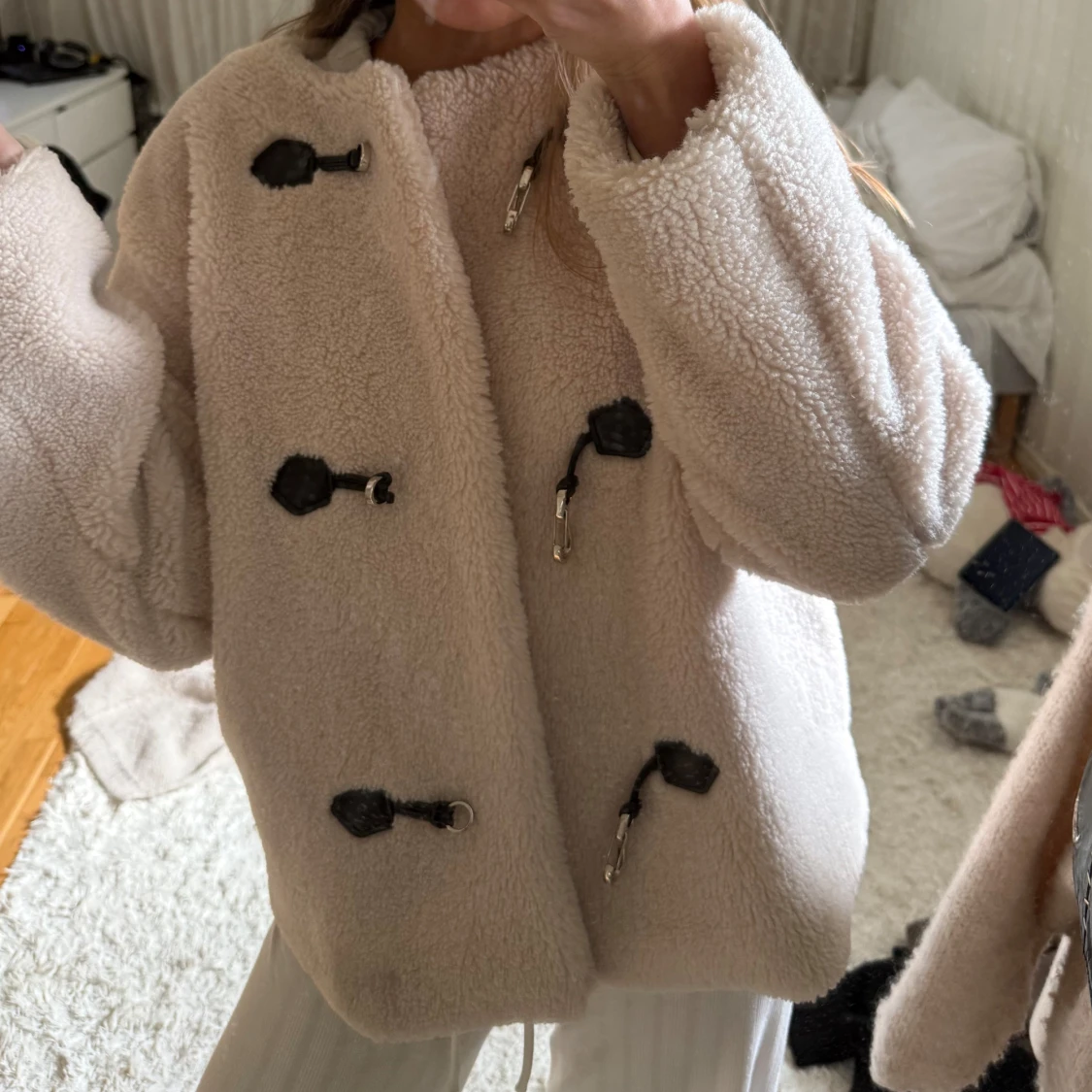 Beige teddyjacka från Gina Tricot - 3