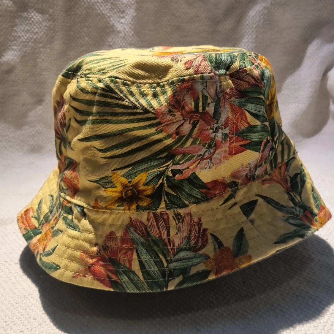 Gul blommig bucket hat från H&M - 2