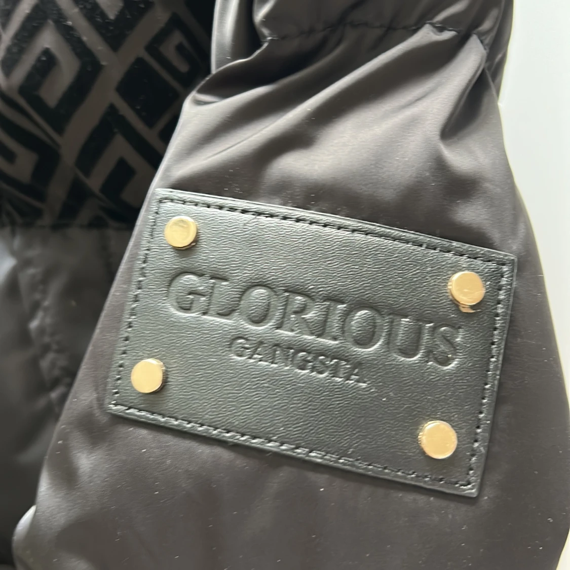 Svart pufferjacka från Glorious Gangsta - 3