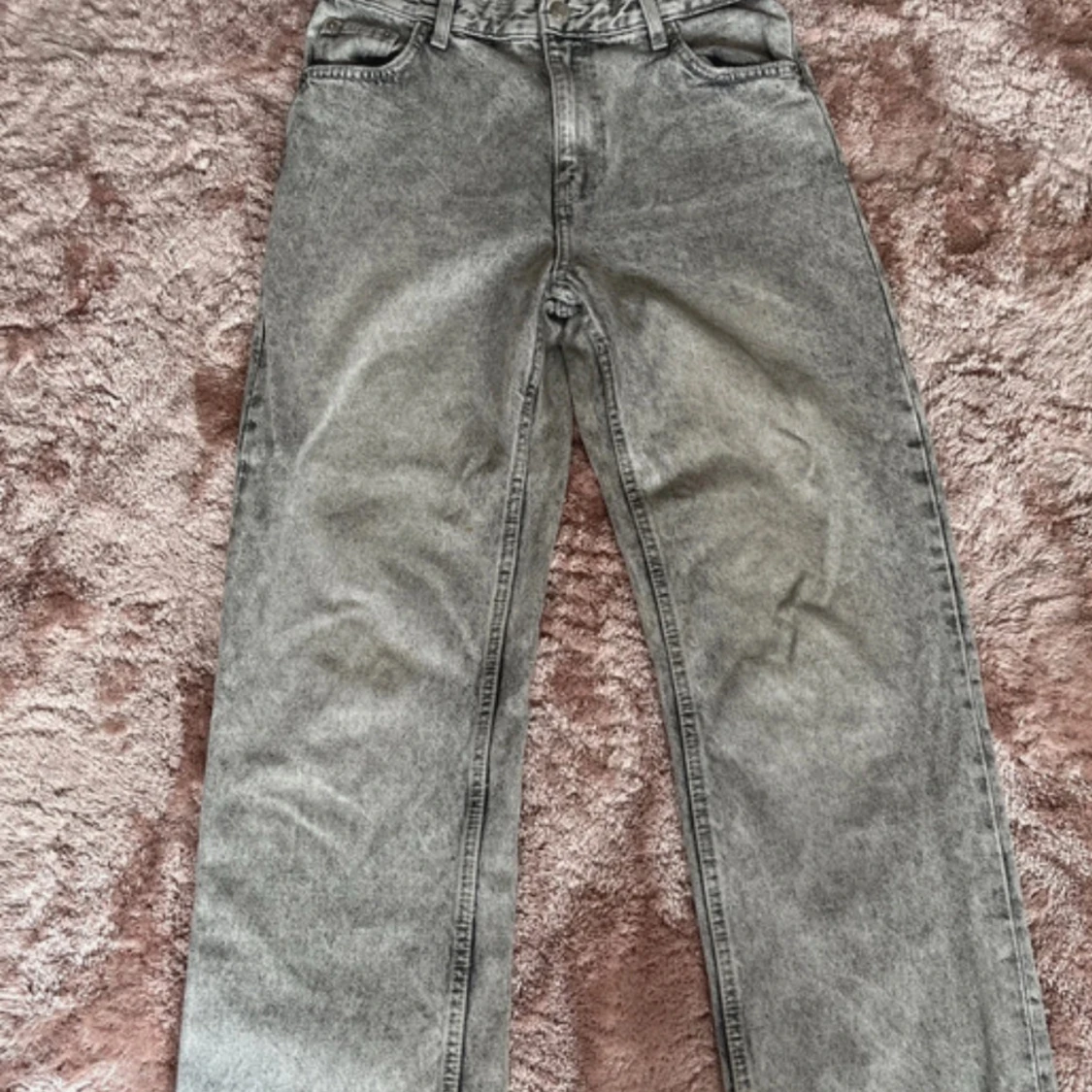 Gråa high waist jeans från Bershka
