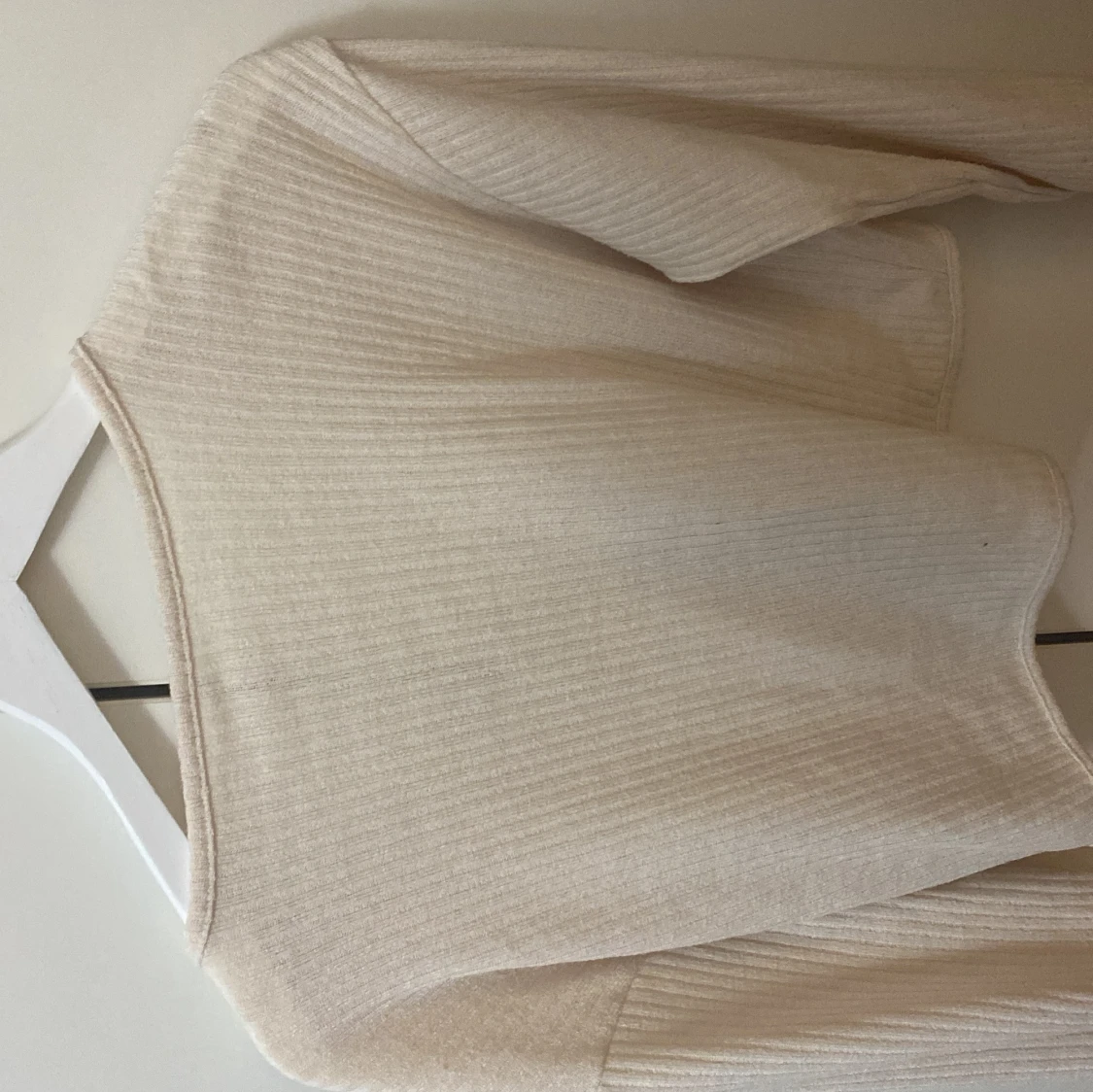 Beige croppad bolerotopp med knyt - 2