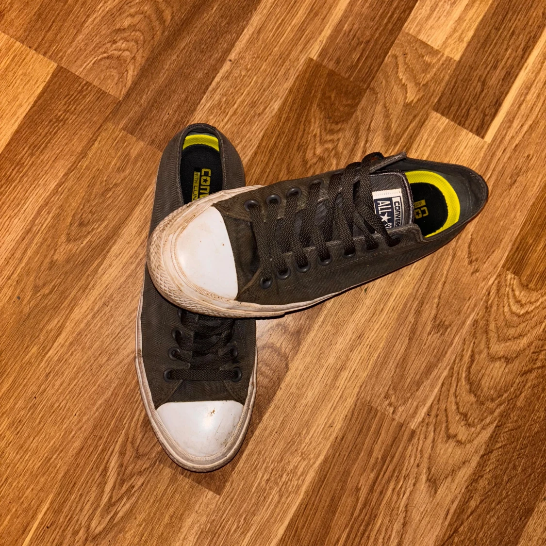 Gråa Converse All Star sneakers