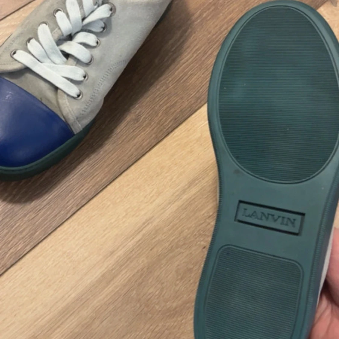 Lanvin sneakers i mocka och blått skinn - 1