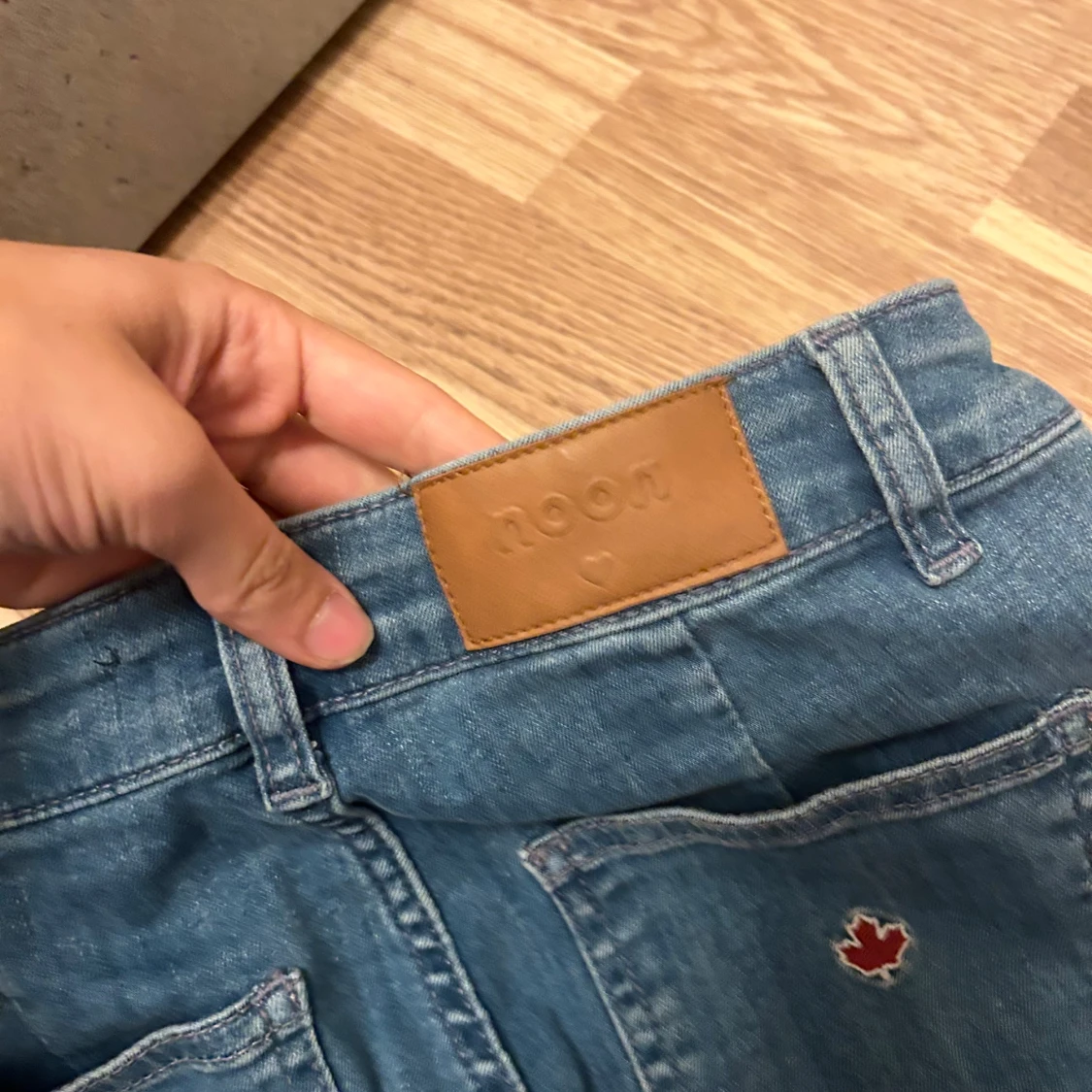 Wide jeans från Noon med broderi - 2