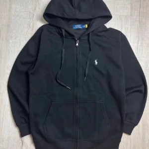 Svart hoodie från Polo Ralph Lauren - 2 för 800kr