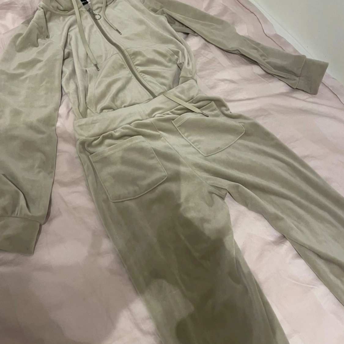 Beige mjukisbyxor med snörning - 1