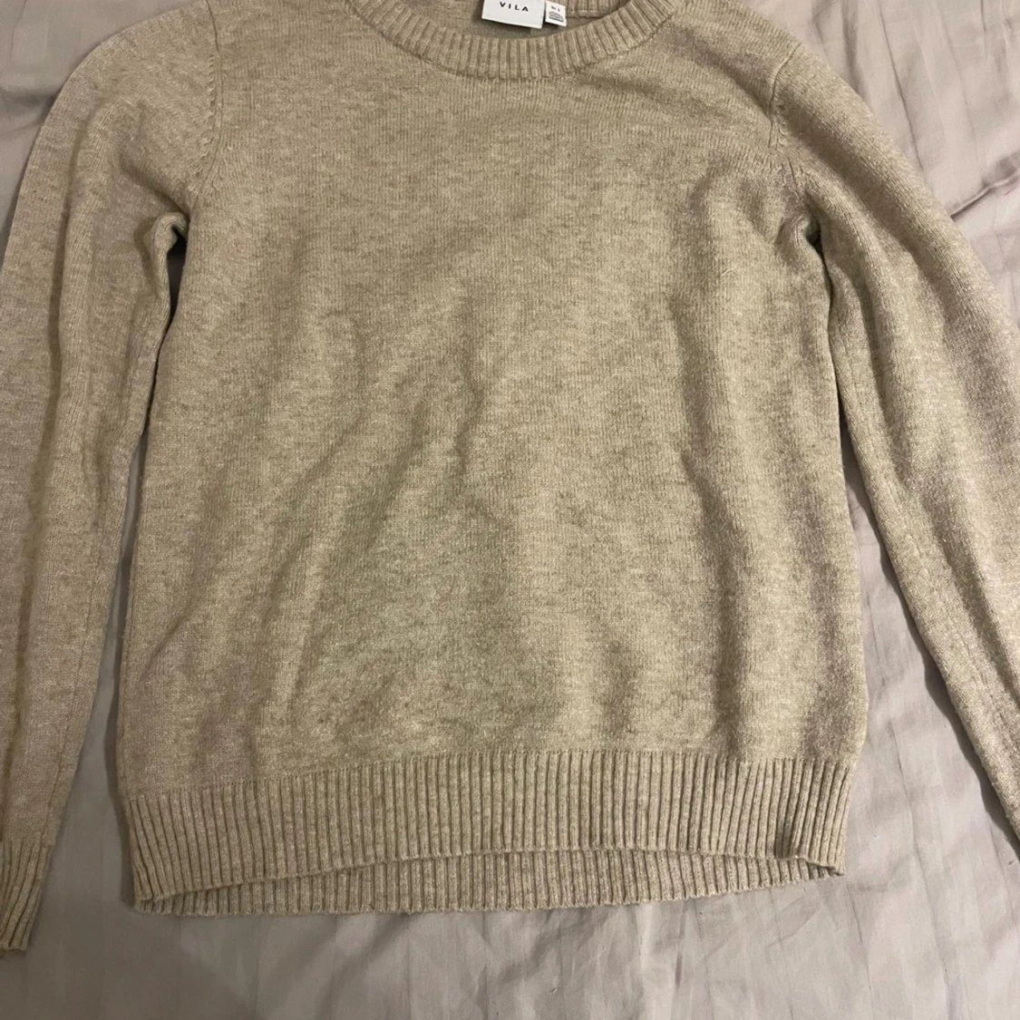 Beige stickad tröja från salt 