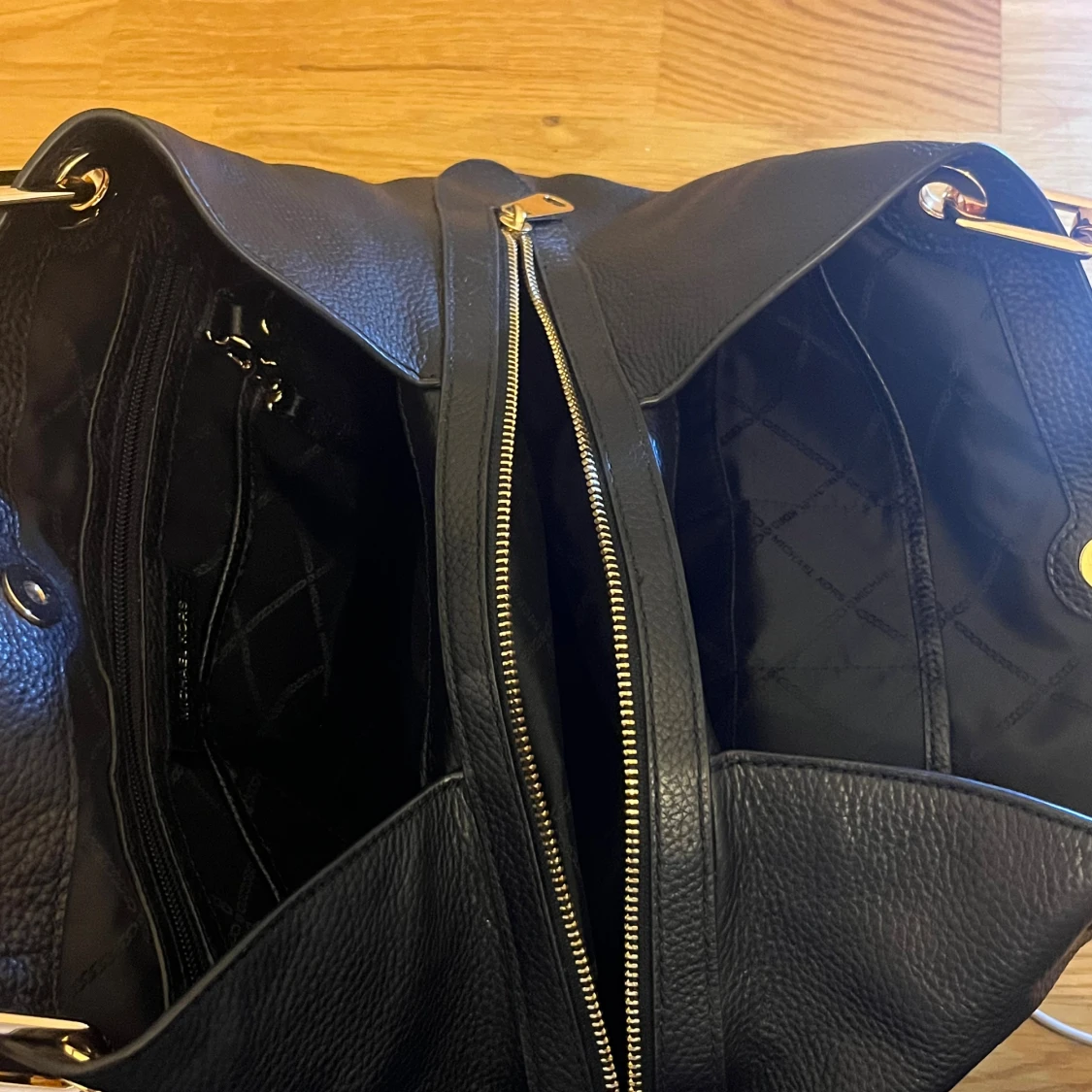 Svart axelväska från Michael Kors - 2