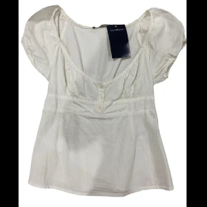 Brandy topp - Babydoll top ifrån brandy Sthlm, köpte den för 369kr och den är använd cirka 3 gånger. Super söt och fin blus, älskar den super mkt men den kmr ej till användning 