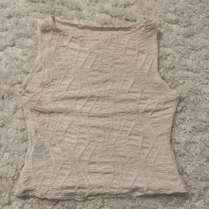 Topp - Mesh/mönstrad lite genomskinlig topp🎀