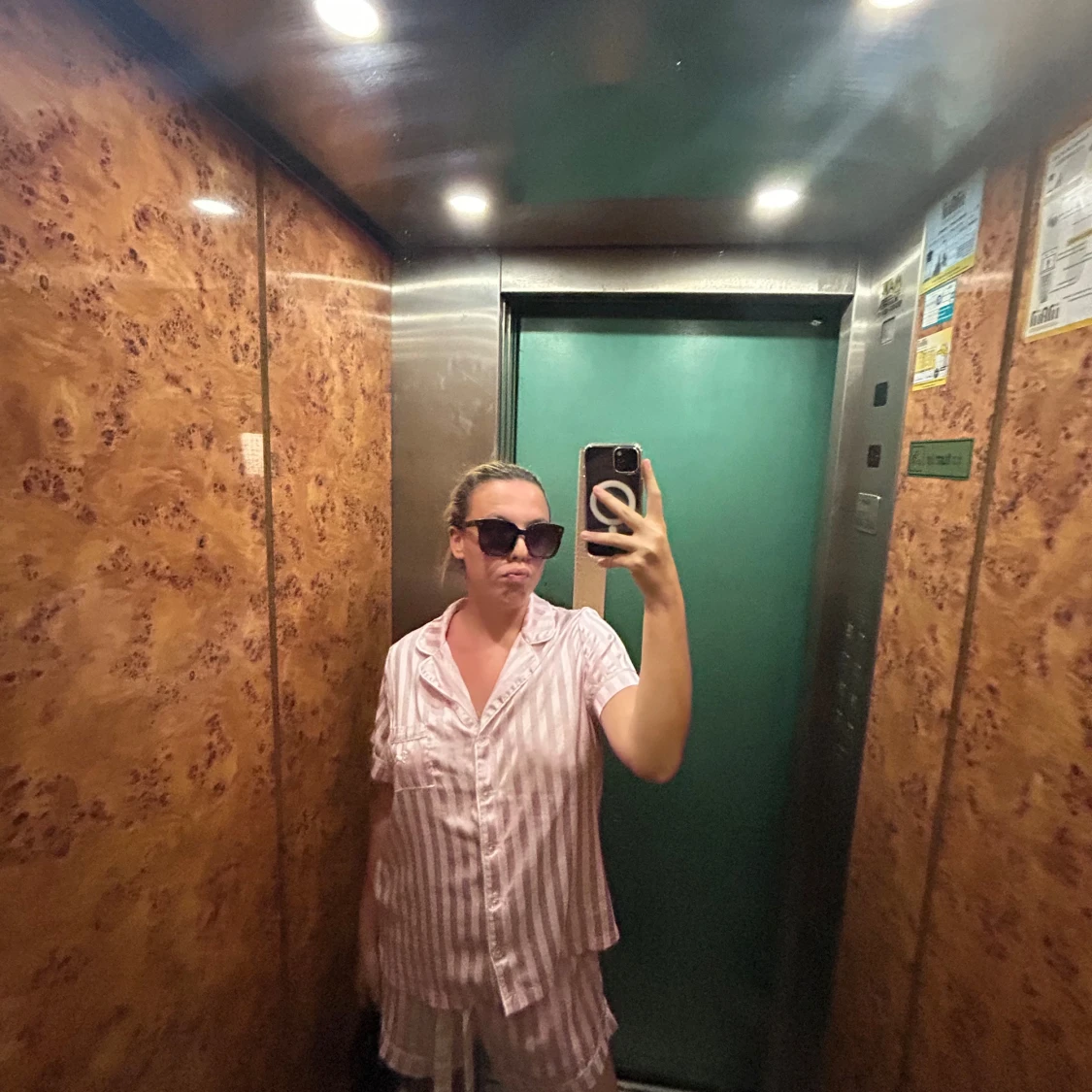 Randiga ljusrosa pyjamasshorts med snörning - 3