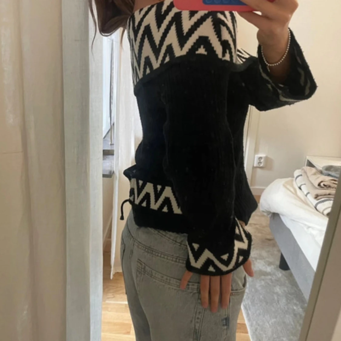 Svart stickad offshoulder-tröja - 4