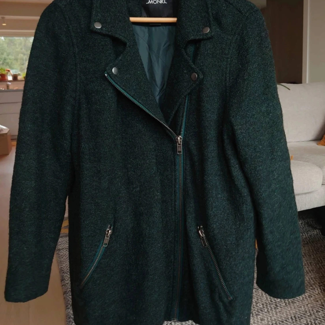 Mörkgrön ulljacka från Monki i stl S/M - 1