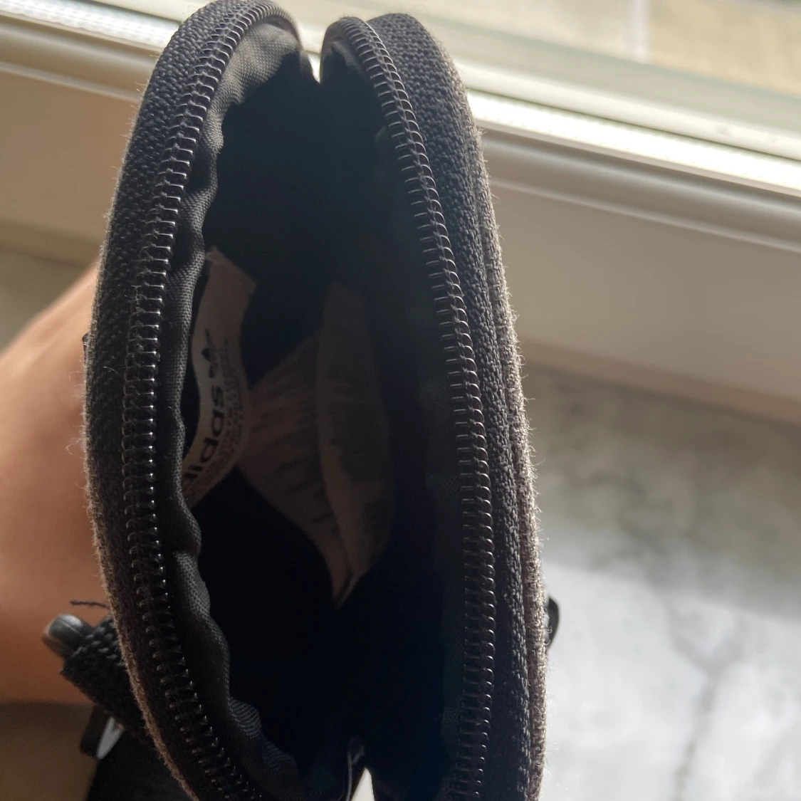 Grå axelväska från Adidas - 4